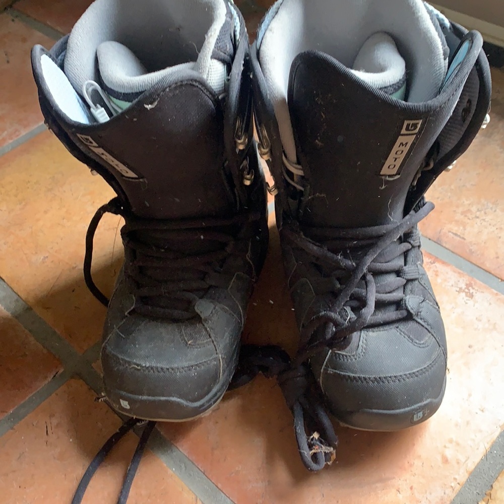 Burton women’s snowboard boots size 6
